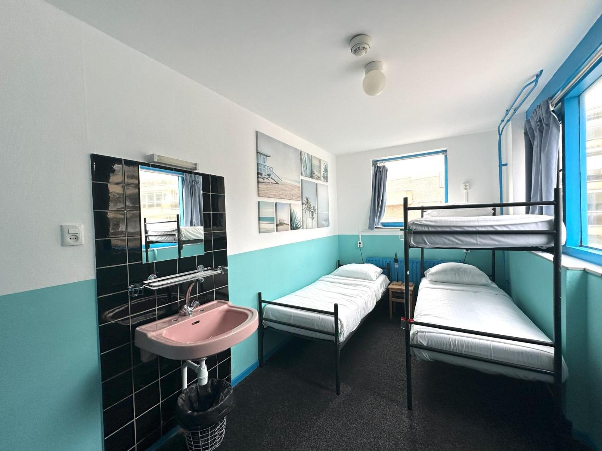 The Flying Pig Beach Hostel Noordwijk Eksteriør billede