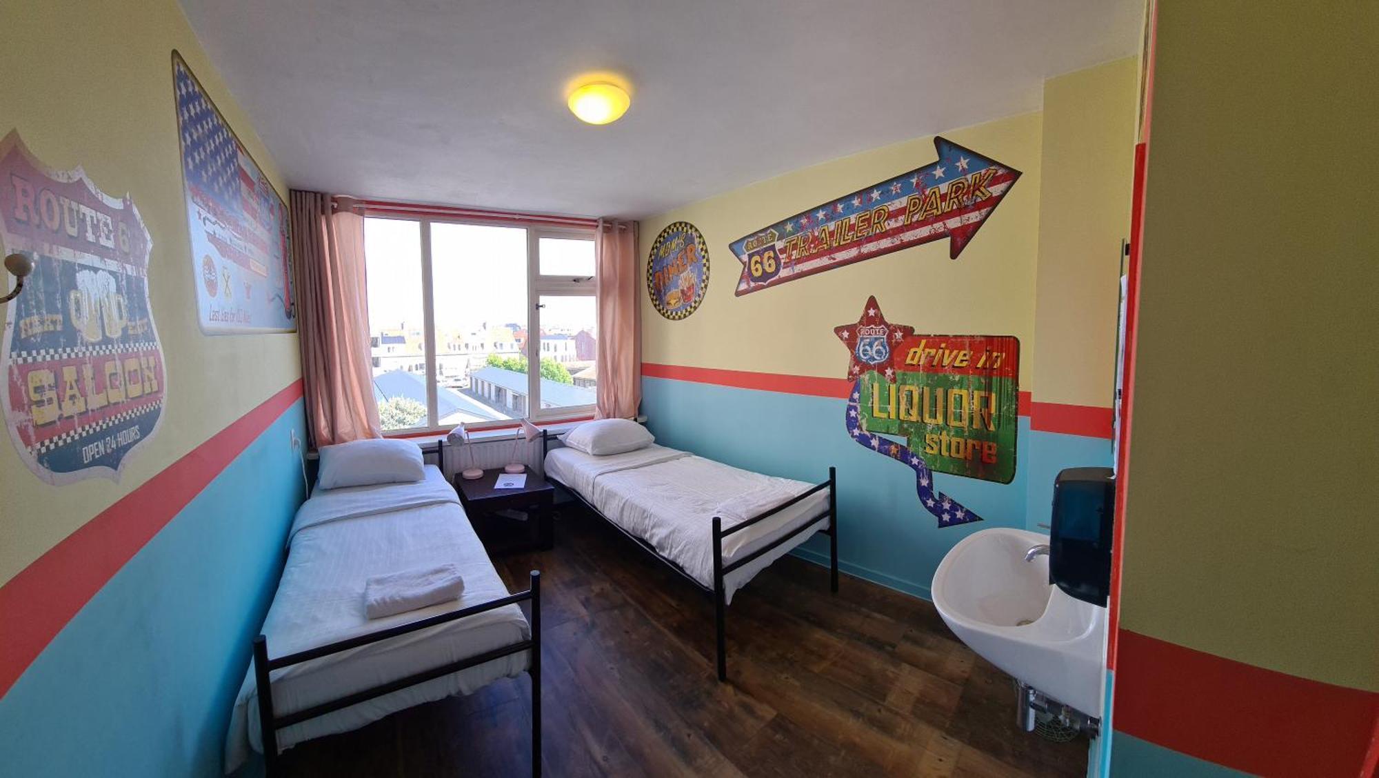 The Flying Pig Beach Hostel Noordwijk Eksteriør billede