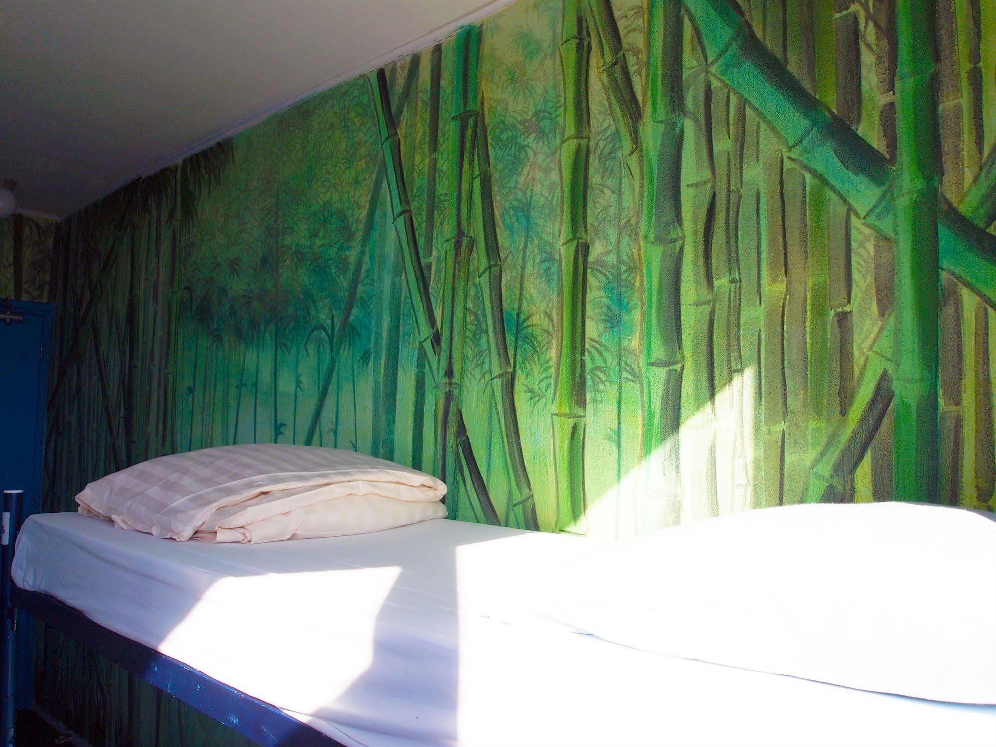 The Flying Pig Beach Hostel Noordwijk Eksteriør billede