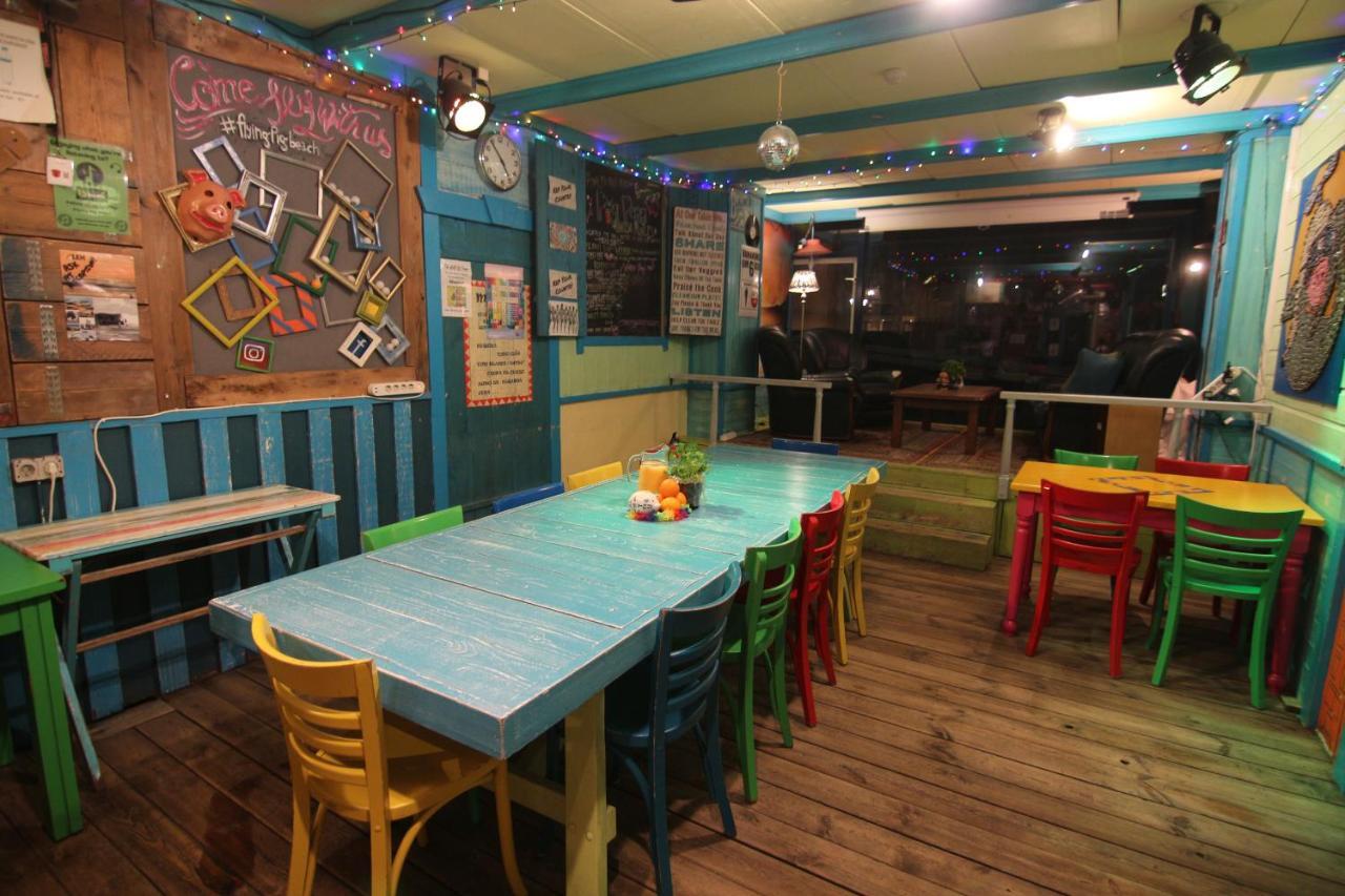 The Flying Pig Beach Hostel Noordwijk Eksteriør billede